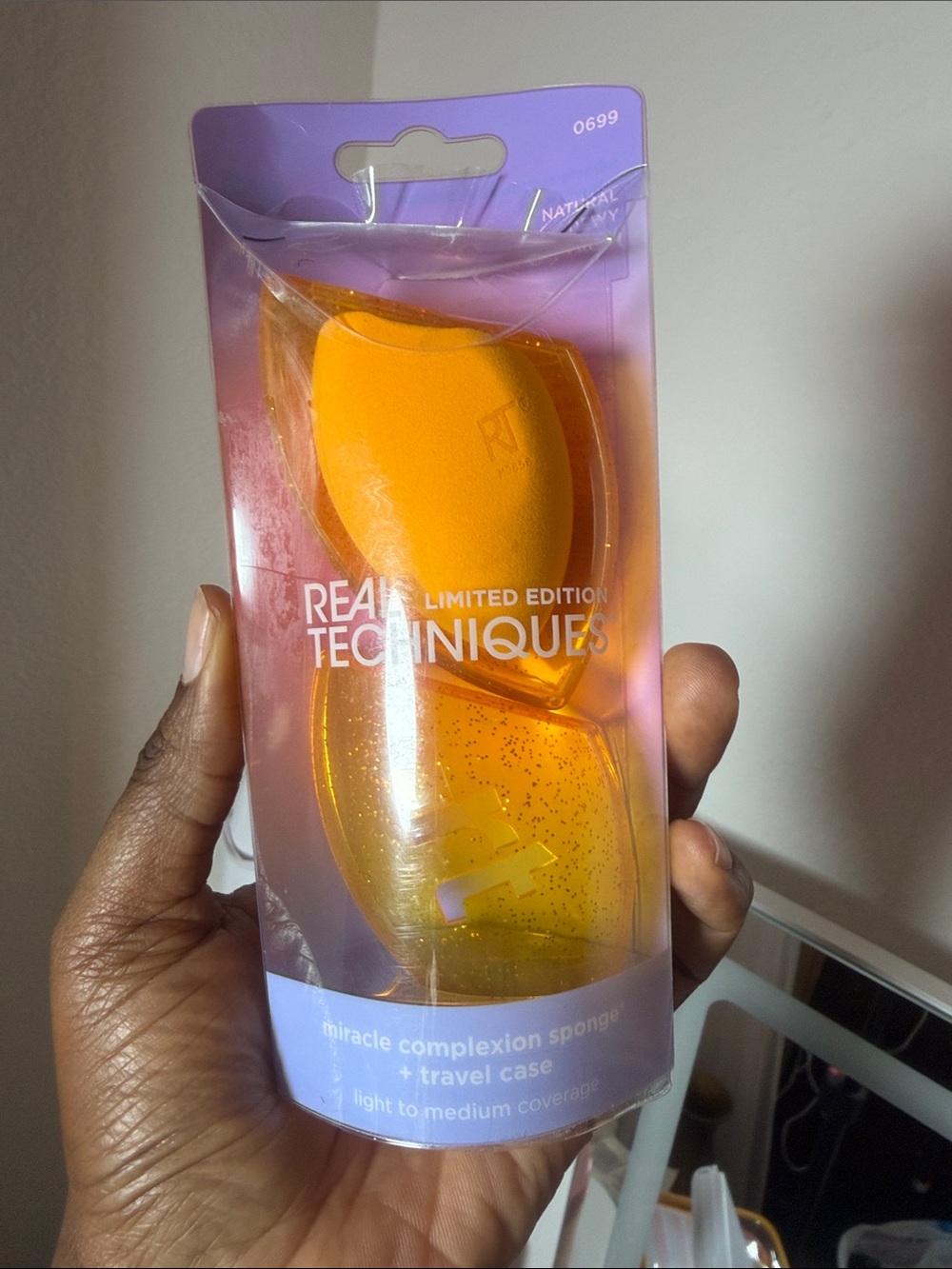 Real Techniques Orange Miracle Complexion Sponge with Glitter Travel Case